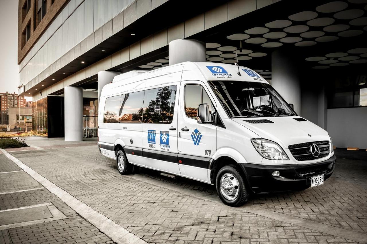 Готель Wyndham Богота Екстер'єр фото Mercedes-Benz Sprinter